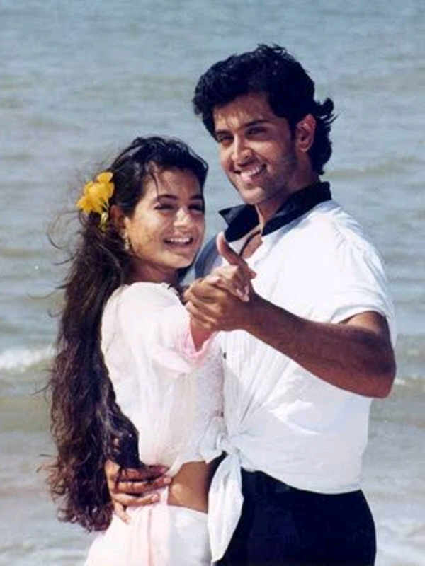 childhood 🥹🤍  #kahonapyarhai #kahonaapyaarhai #ameeshapatel #hrithikroshan  #foryou #foryoupage #fyp #fypシ #fypage #trending #viral #india #bollywood 