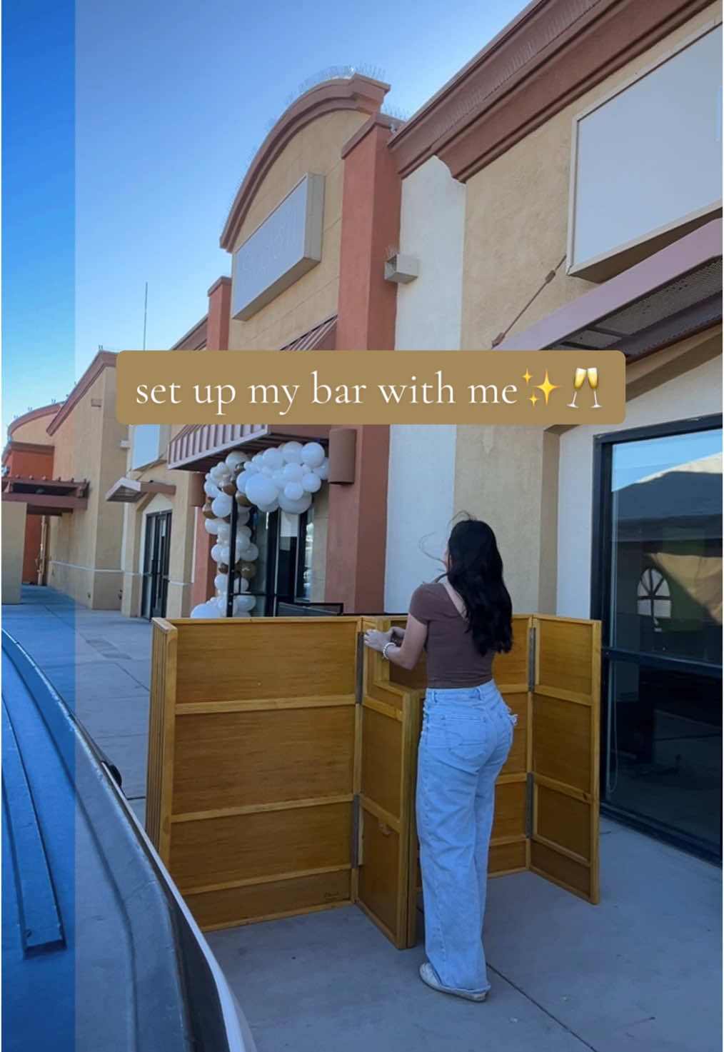 set up my mobile bar with meee✨🥂🫧🤭 #mobilebar #mobilebartending #mobilebartender #mobilebartendingbusiness #bartender #mobilebars #cometoaneventwithme #cocktails #portablebar 