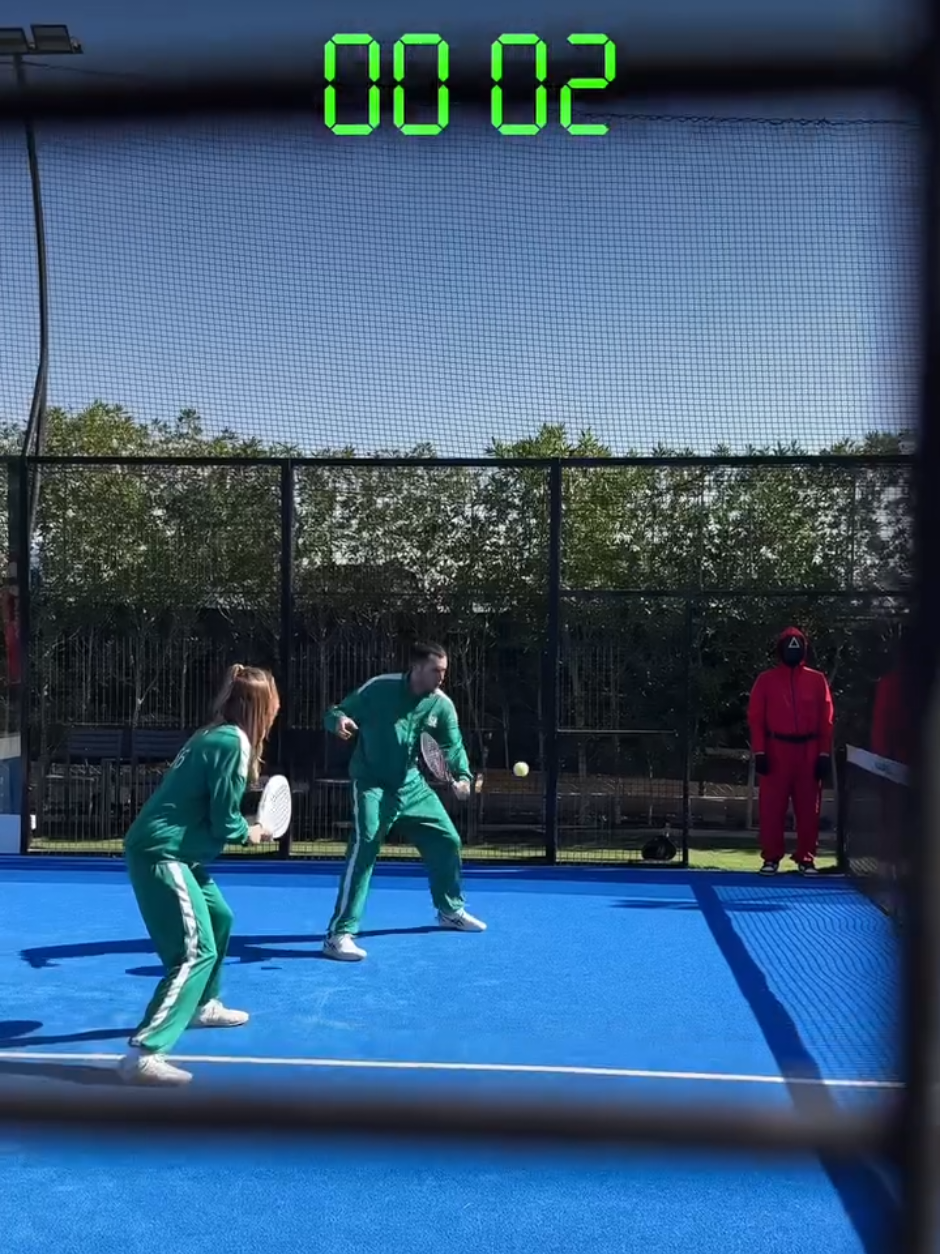What should really happen playing padel after too many unforced errors.❌🤪 @didvor 🎥 #padelmania #padelspain #lovepadel #padeltips #padelworld #padelgirl #worldpadeltour #padelpro #padelitalia #padelsweden #padeltennis #padelroma #padelusa #padeladdict #padel #padelmexico #padelargentina #padeldubai #padeltennis #premierpadel #padelfip #playpadel #padeltraining #pádel #instapadel #padellovers #padeltime #squidgame #funnymemes #memesdaily #memeoftheday 
