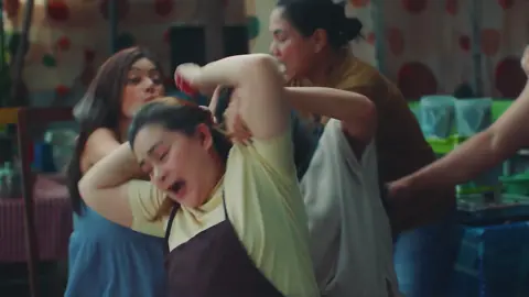 #WishKoLang: “Ibalik ang Suwerte” Babae, bakit sinugod ang kapitbahay na sumira sa kanilang bagua? Ang buong kuwento, abangan sa ‘Wish Ko Lang’ ngayong Sabado!  —  #WishKoLang | Saturday, 4PM | GMA-7 at GMA Public Affairs' FB/YT livestream