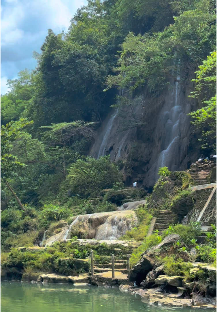 Ternyata Gunungkidul punya air terjun se - cakep ini 💙 💦 📍Air terjun Sri Gethuk , Gunungkidul - Jogjakarta #airterjun #airterjunsrigethuk #gunungkidu #jogjaexplore #jogjakarta #jogjaviral #wisatagunungkidul #wisataindonesia #wisataalam #explorepage #explorejogja #pesonaairterjun #fypシ゚ #fypシ゚viral🖤tiktok @GUNUNGKIDUL @WisataJogja 🔹Staycationjogja 