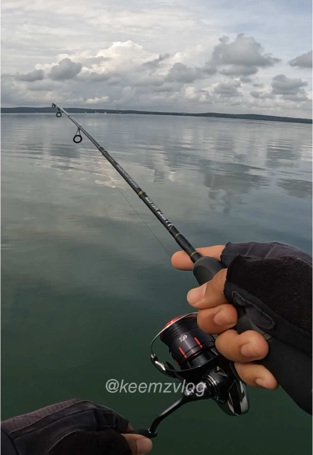 Ikan Unga beso lori ! Rod : Ironman Light Walker 2-6lb  Reel : Daiwa Fuego LT1000  #microjigging #ironmanlightwalker #ironmantravelrod #daiwafuego #keemzvlog 