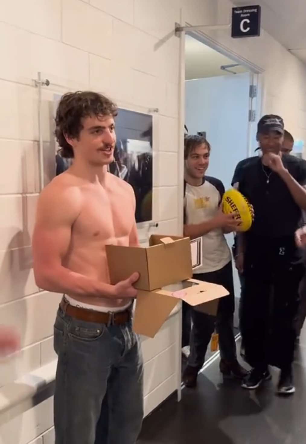 Benson receiving a cake and certificate for being the biggest ever show at the stadium tonight… andddd it’s his biggest ever headline show too! #bensonboone 