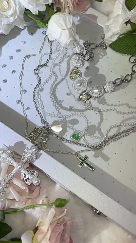 Cross necklace 🥰#jewelry #giftideas #surprise #giftguide #happygirl #ValentinesDay #spotlightfinds #valentinesdaygift #fyp #Love #cross #necklace #crossbracelet 