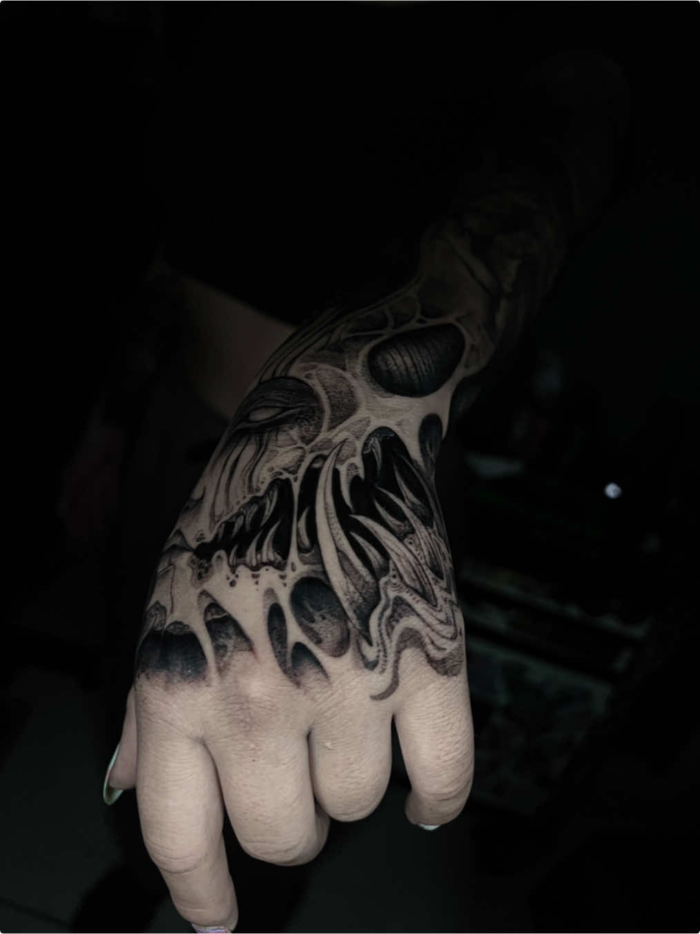 Sinister hand #tattoo #tatuajes #blackworktattoo #darktattoo #tatuadorescolombia #blackwork 