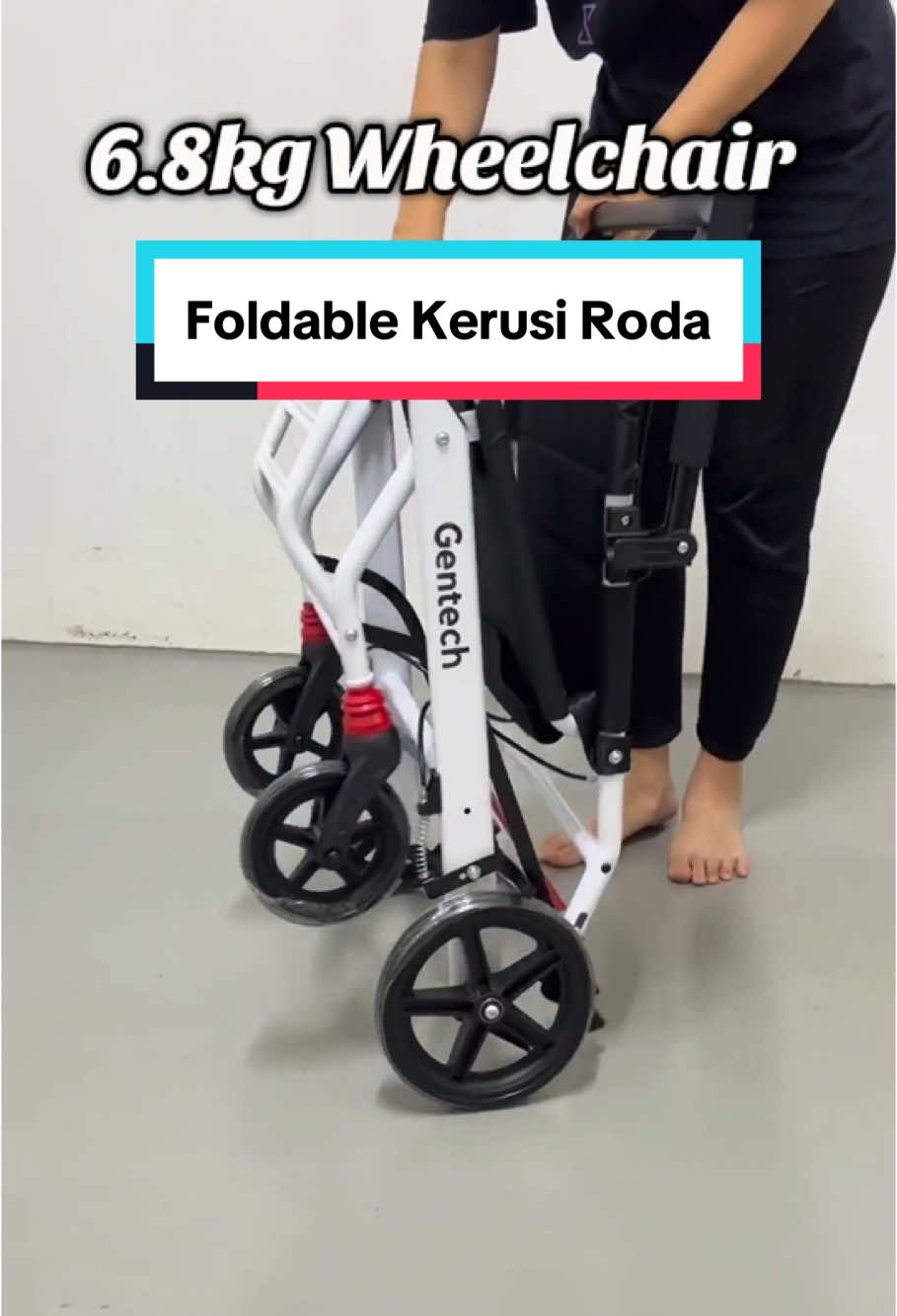 Foldable Wheelchair 6.8kg Kerusi Roda Lipat Senang Angkat Dan Guna Lightweight Easy to Carry and Travel #wheelchair #wheelchairs #wheelchairgirl #wheelchairlife #wheelchairuser #kerusiroda #kerusi #roda #gentech #gentechwheelchair 