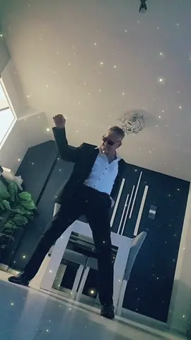 #serialthrilla1  JUST CHECKIN' MY 'KOOL' BEFORE I HOTSTEP OUT TONIGHT!😎👌  #koolandthegang #steppinout #jazzfunk #funk #soul #acidjazz #randb #soul #disco #80s #80smusic #fyp #foryou #foryoupage #dance symon o'connell (youtube)