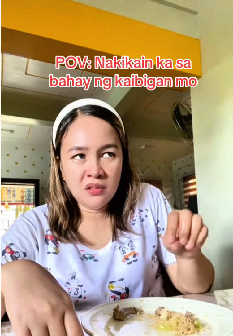 Yan napapala ng mahilig makikain🤣 #pinoytiktok  #pinoycomedy  #pinoyfunnyvideos  #pinoyfunnytiktok  #funnyvideostolaugh  #funnyvideos #eatingfunny 