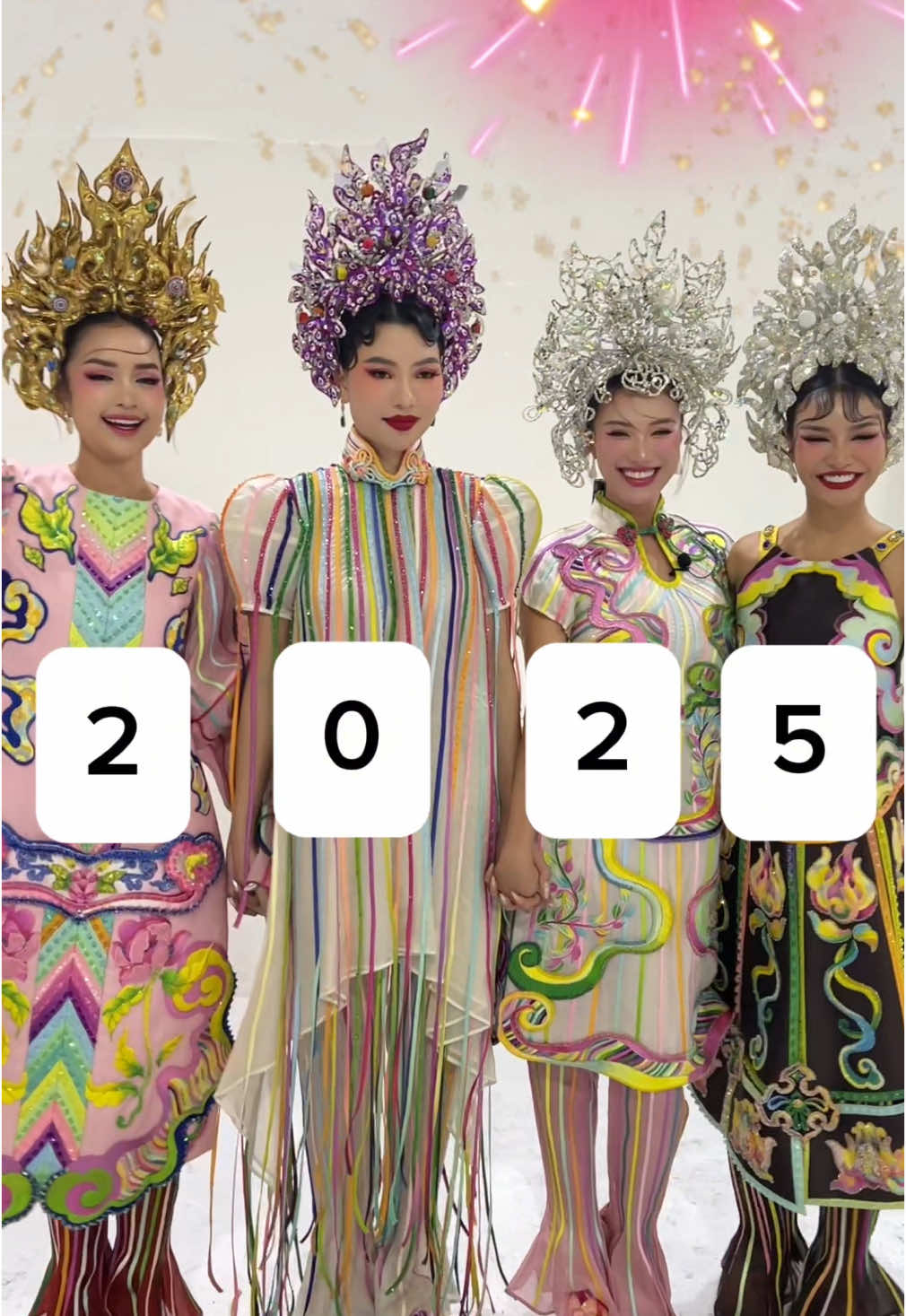 Happy New Year 2025 🎉🎉 #kimduyen #tet2025 #tiktokgiaitri @finalemook @Bùi Xuân Hạnh @Ngọc Châu @Hoàng Nhung 