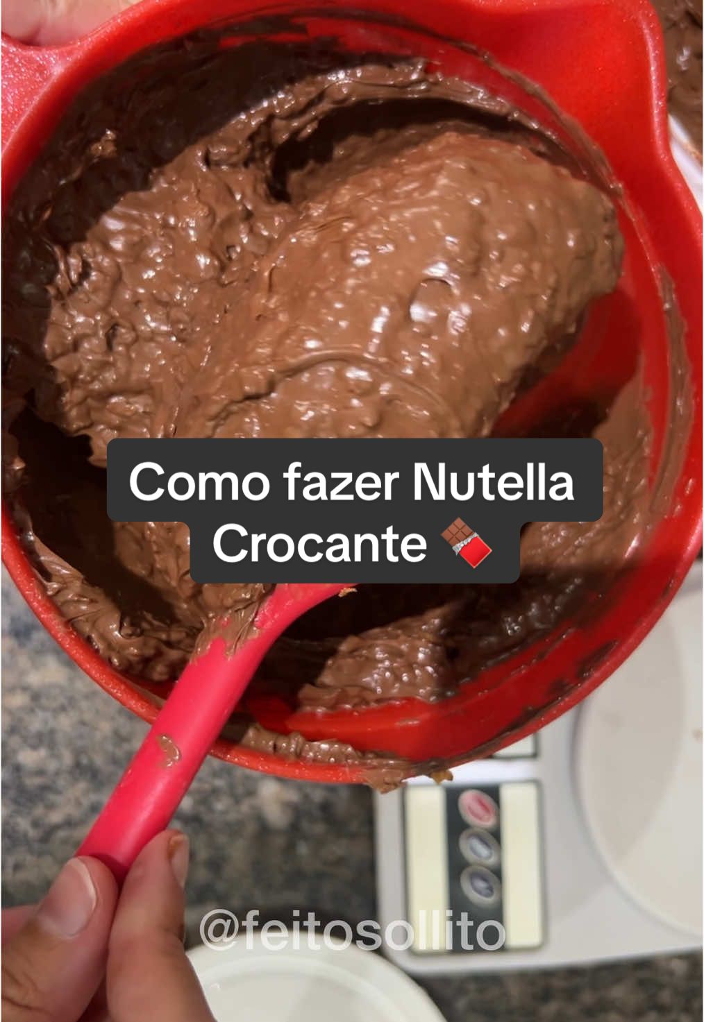 A Nutella Crocante é um dos recheios mais práticos e versáteis, com ótima durabilidade! Perfeito para rechear ovos de Páscoa, barras recheadas, bombons, bolos, chocotones e Oreo Surprise 🍫💙 #nutella #doce #doces #oreo #chocolate #chocolates #confeitaria 