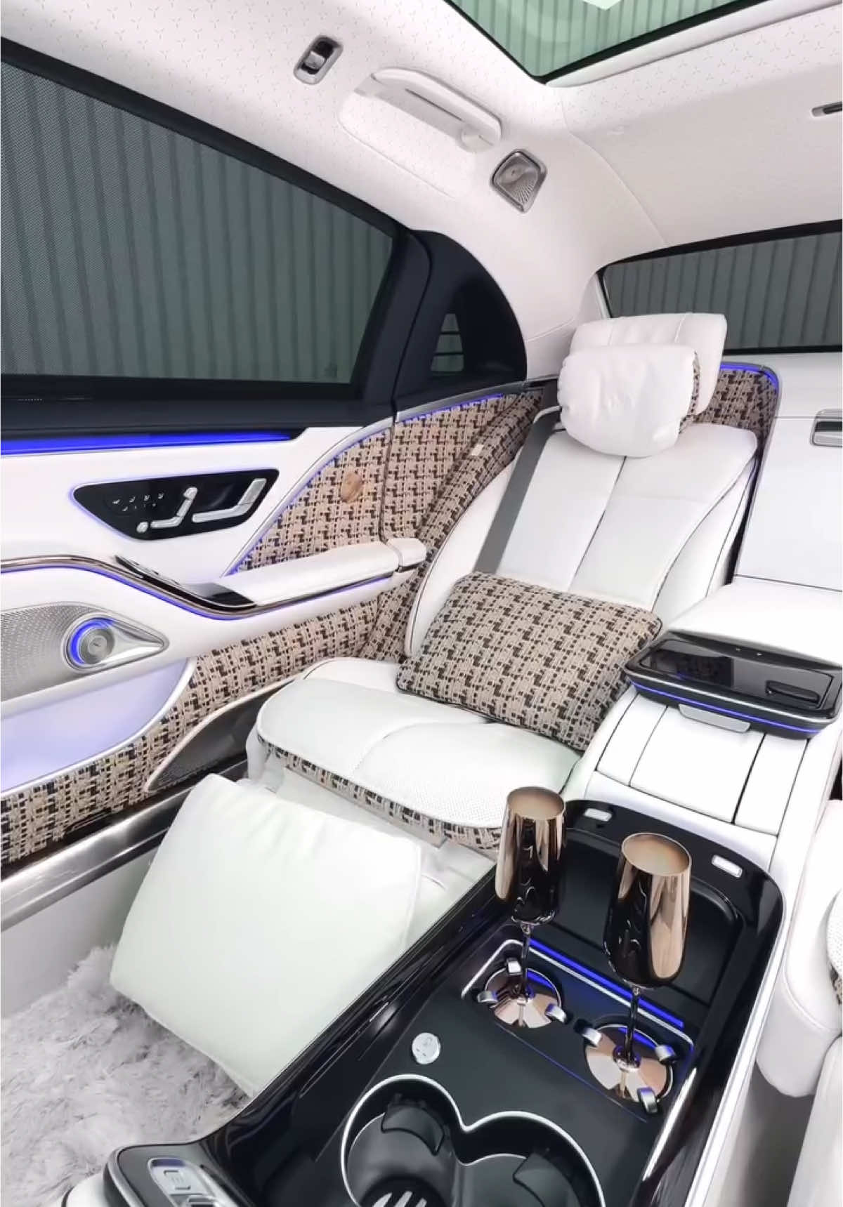 Mercedes S680 Maybach Haute Couture Edition 1 of150