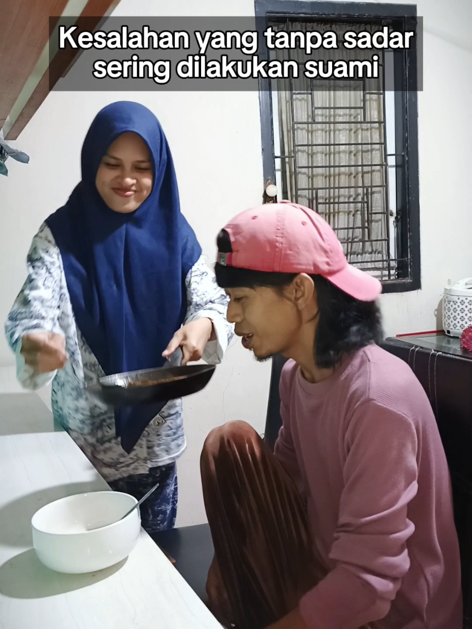 Padahal masak udh sepenuh hati, dikira makanan basi apa di ndus ndus gitu😤 @bydilah  #komedi #videolucu #explore #mom #momlife #rumahtangga #suamiistri #fyp