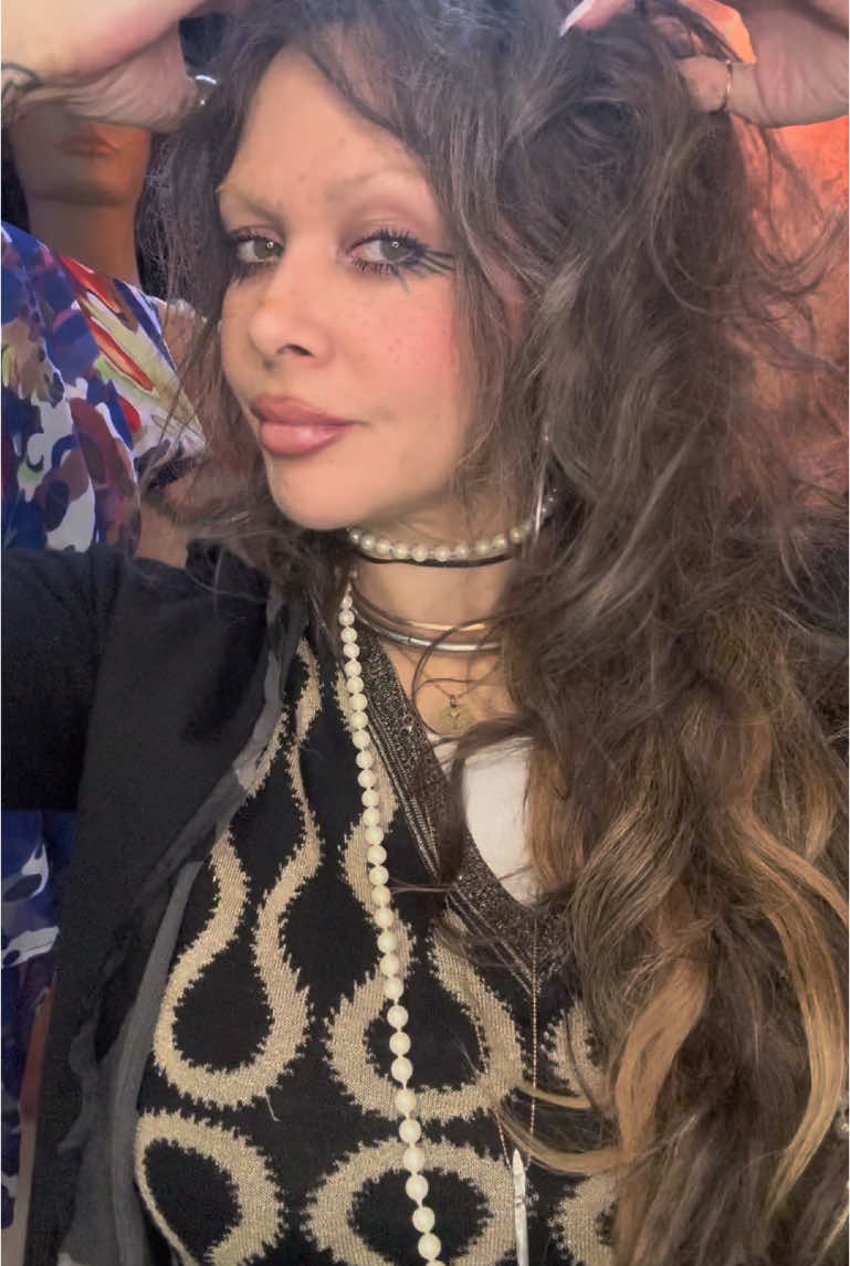 Quick Bottlom Lashes. M151 Black Cream Eyeliner @Mob Brush @veneillofficial What a Sleigh Lip Kit @ColourPop Cosmetics Black Stack Mascara @MAC Cosmetics USA Flik Eraser @Half Magic Vest @Vivienne Westwood @Vestiaire Collective #beautyover40 #makeupover40 #quickmakeupvideo #makeup #makeuptiktok #quickmakeuptutorial #makeuptutorial #easymakeup 