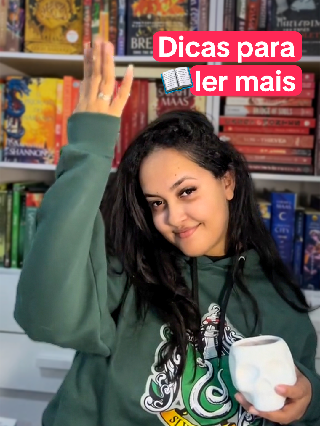 Não passe por esse post sem indicar um livro que você ama!  📚  Ah, se você esteve esteve numa caverna no final do ano e não viu o sucesso que foi a Livraria dos Mais Assistidos no TikTok, agora é a oportunidade pra conhecer o #BookTok, a nossa comunidade de leitores que compartilha resenhas e dicas do mundinho literário lá no TikTok! Participações: @leiacomjoao e @byraytavares #BookTokBrasil