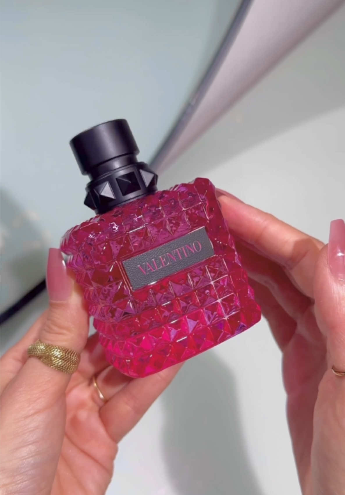 Are you rady to meet your new signature scent? 🩷 @Valentino  🩷Born In Roma Donna Extradose is a stunning mix of florals and warm woods, perfect for anyone who loves a feminine yet daring vibe. #fragrance #valentino #perfumetiktok #perfumes #pinkperfume #valentinoborninroma #valentinoperfume #fragrancetiktok #perfume  ♡ ♡ ♡ ♡ ♡ ♡ ♡ ♡ ♡ ♡ ♡ ♡ ♡ ♡ ♡ ♡ ♡ ♡ ♡ ♡ ♡  #valentino #perfume #fyp #unboxingvideo #perfumetiktok #fy #forupage #valentinoperfume  #pink #perfumetok #asmr #unboxing #aesthetic #viralvideo #trending #fypシ゚ #obsessed #valentinobeautypure #borninroma #smell #asmrsounds