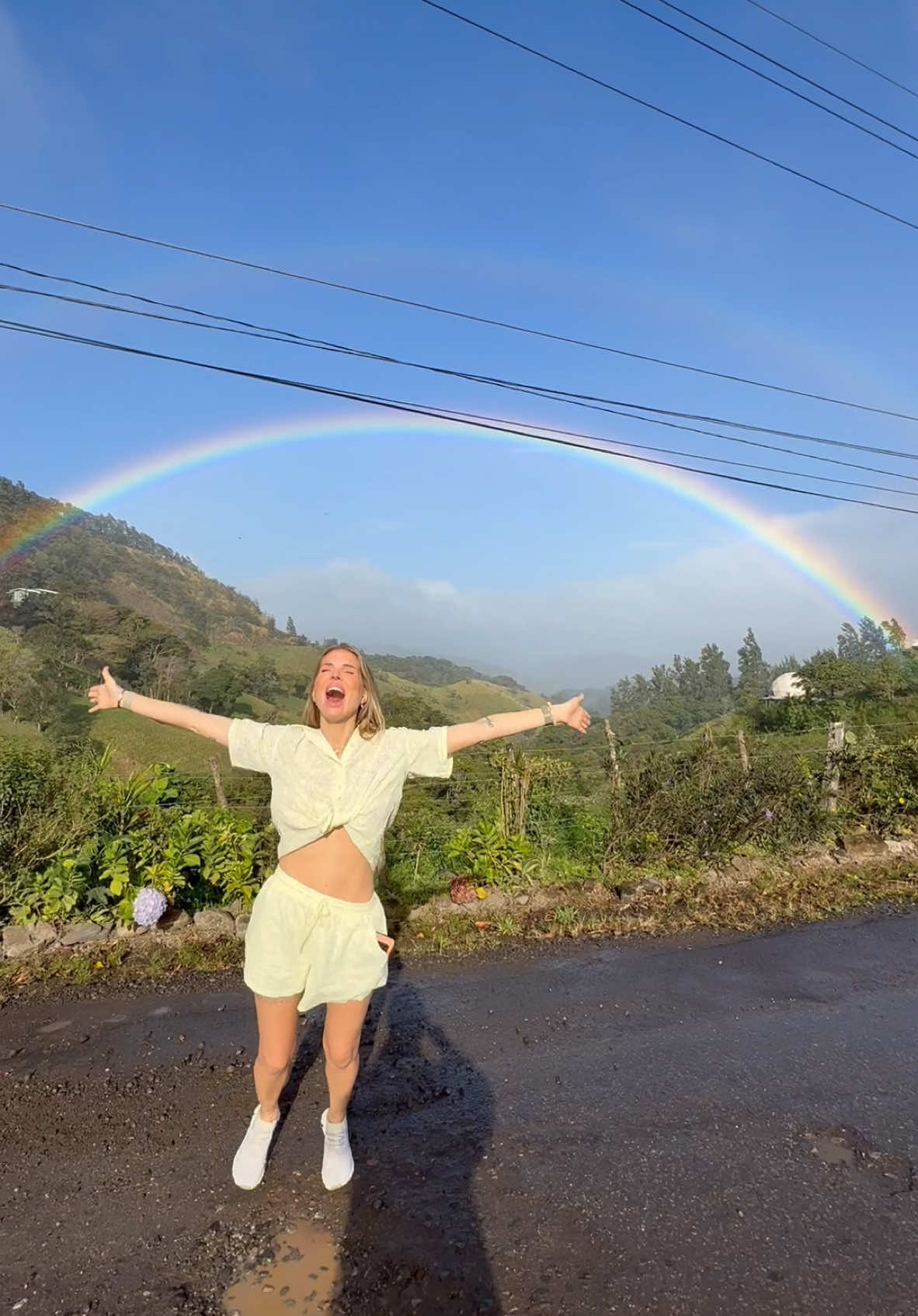 On quitte la pluie direction la plage 🌴🇨🇷🌈