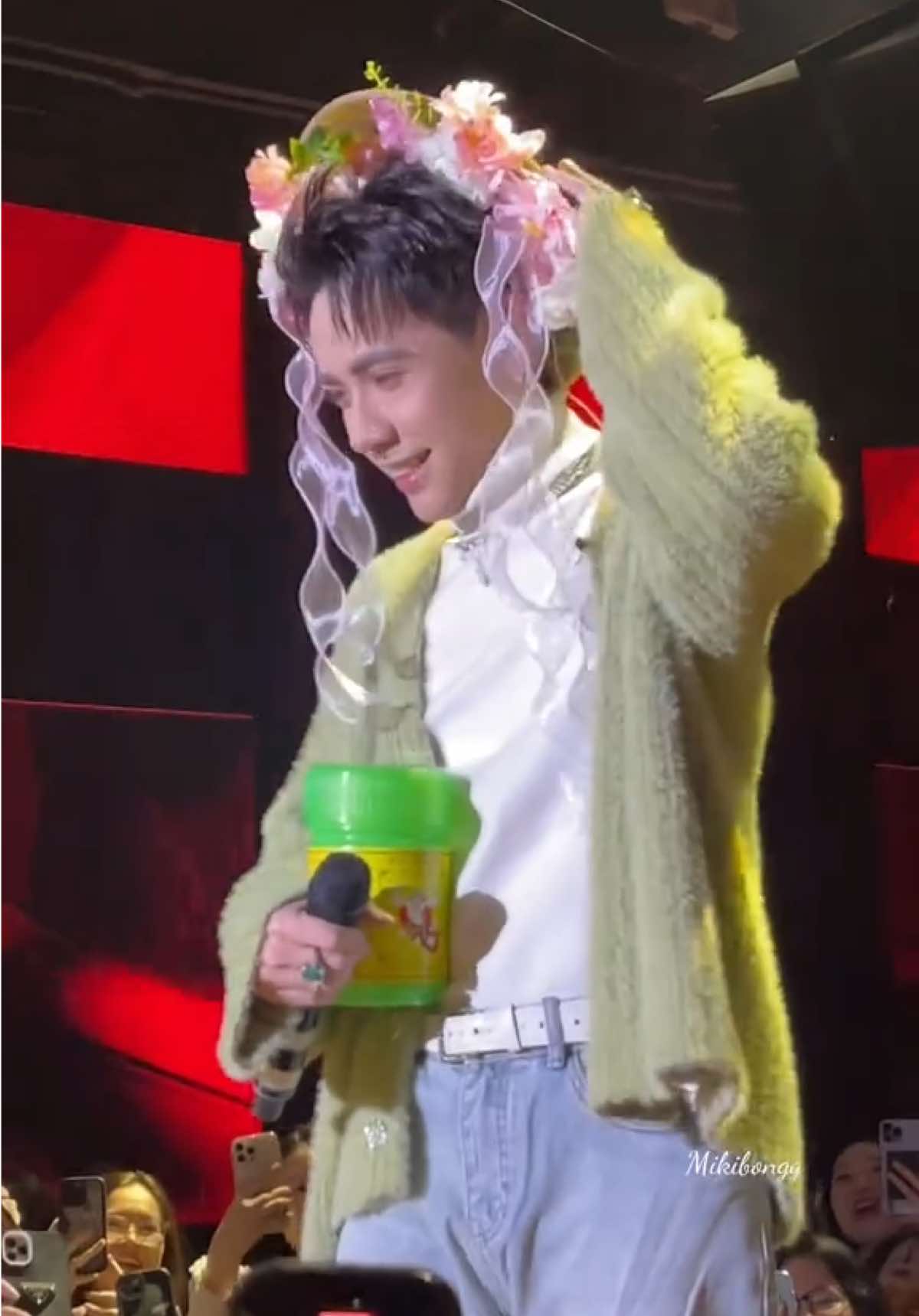 Combo hít mũi Thái Lan + nón lá Việt Nam cưng quá trời 🥰🥰  #QuangHungMasterD #coanhmatbietcuoi 