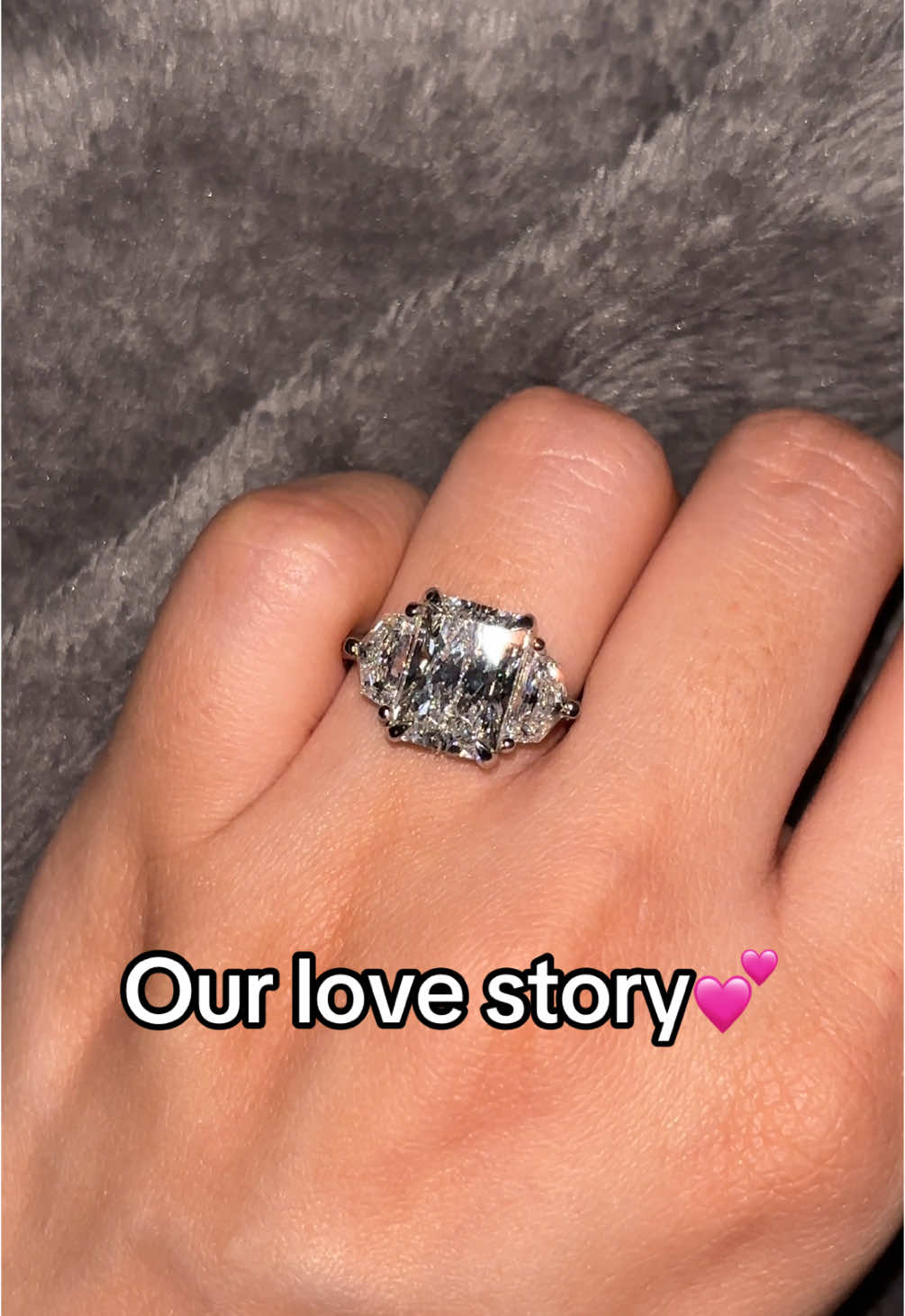 The best story🤭 #happyeverafter #diamondring #diamond #engagementring #radiantcut #trilogyring #trilogyengagementring #sayyeswithtajjewels 