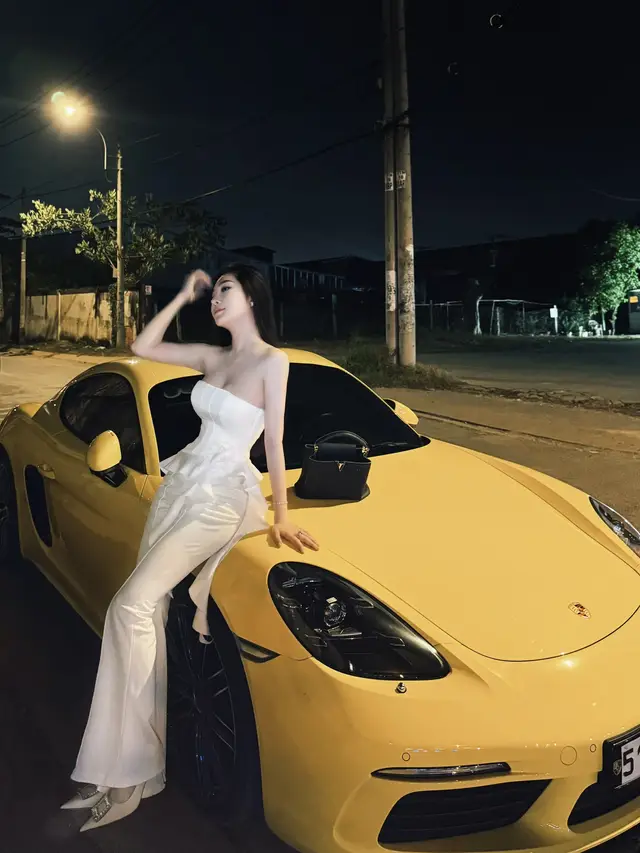 Đô thị phồn hoa kiếm đâu ra một tấm chân tình... thành phố náo nhiệt tôi đứng một mình chờ người mÌnh thương🗻
