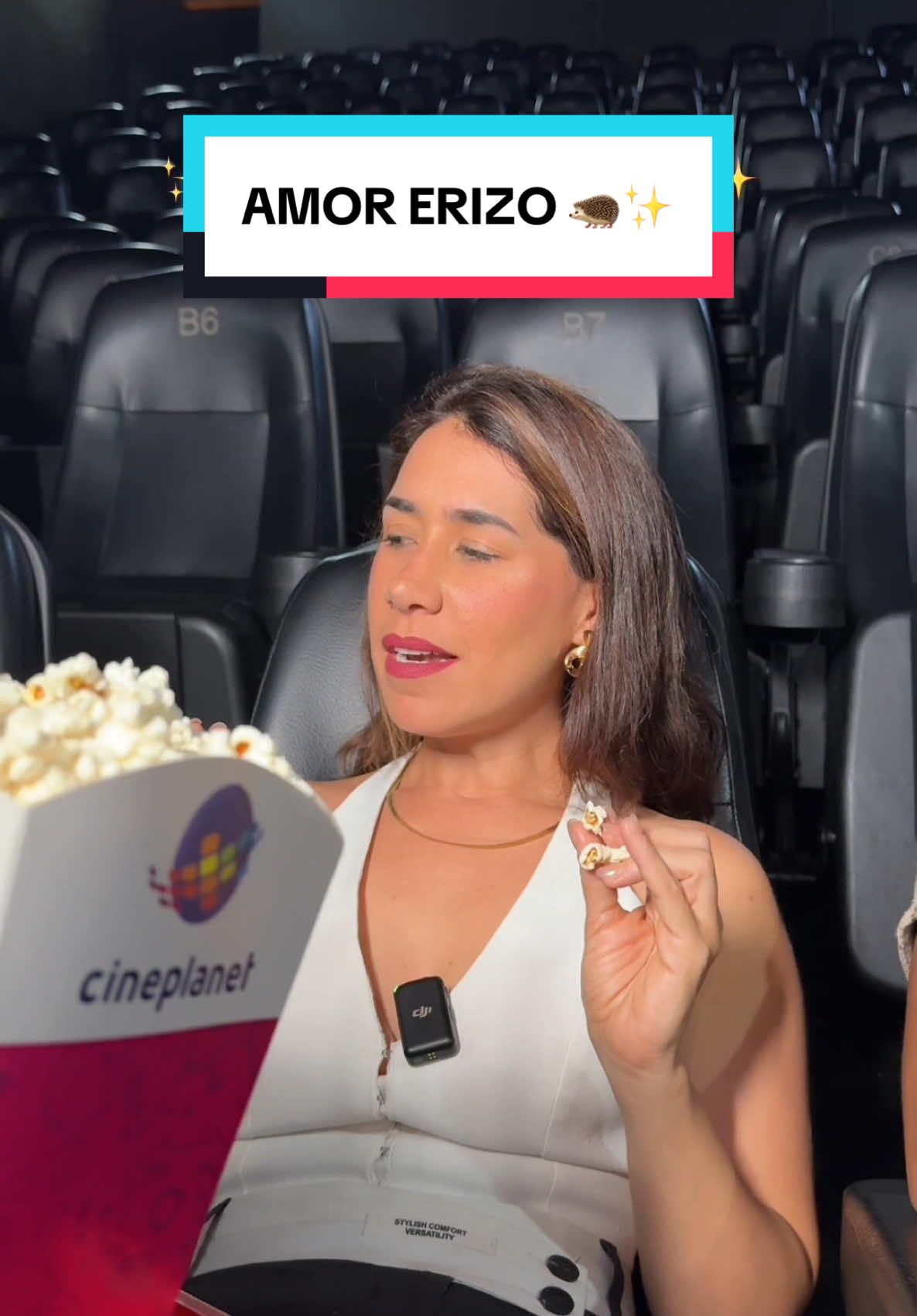 El amor puede ser como un erizo 🦔 A veces duele ¡y mucho! Pero, ¿quién no se atrevería a arriesgar todo por esa chispa de felicidad? ✨”Amor Erizo” ya en cines 🎬🍿 @Amor Erizo ❤️🦔 #parati #fyp #cineplanet #cineplanetperu #amor #novios #amorerizo 