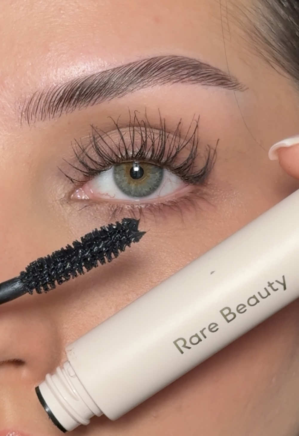 The best mascara ?! @Rare Beauty perfect strokes mascara review. Still good but not the best yet #makeup #mascara #mascarareview #selenagomez #makeupreview 