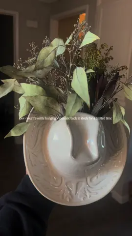 There’s a limited stock!!! Grab them before they sell out! #hangingvase #cowboydecor #westerndecor #westernstyle #cowboyhatvase #westernhomedecor #tiktokshop 