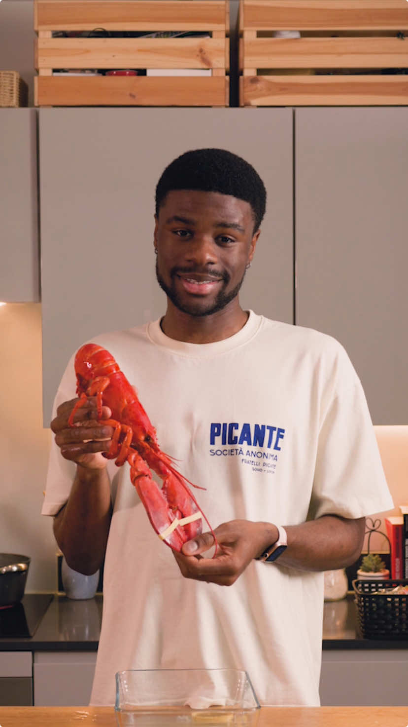 🦞Lobsters have better security systems than Range Rovers #lobster #lobsterrecipe #macandcheese #lobstermacandcheese 