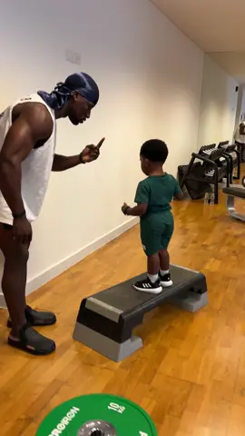 Focus in your work out,focus on your life, don’t look right don’t left because life is front(success)🐯💪🏾#fyp #viral #duet #motivacion #mentality #strong #viralvideo #damasfitness #model #cinematography #adidasdubai #uea🇦🇪 #camerountiktok🇨🇲 #usa🇺🇸 #france🇫🇷 #nflfootball #cotedivoiretiktok🇨🇮 #tiktokviral #canada_life🇨🇦 #pourtoi #abonnetoi #focus #nopainnogain #father #pumadubai #nikedubai 