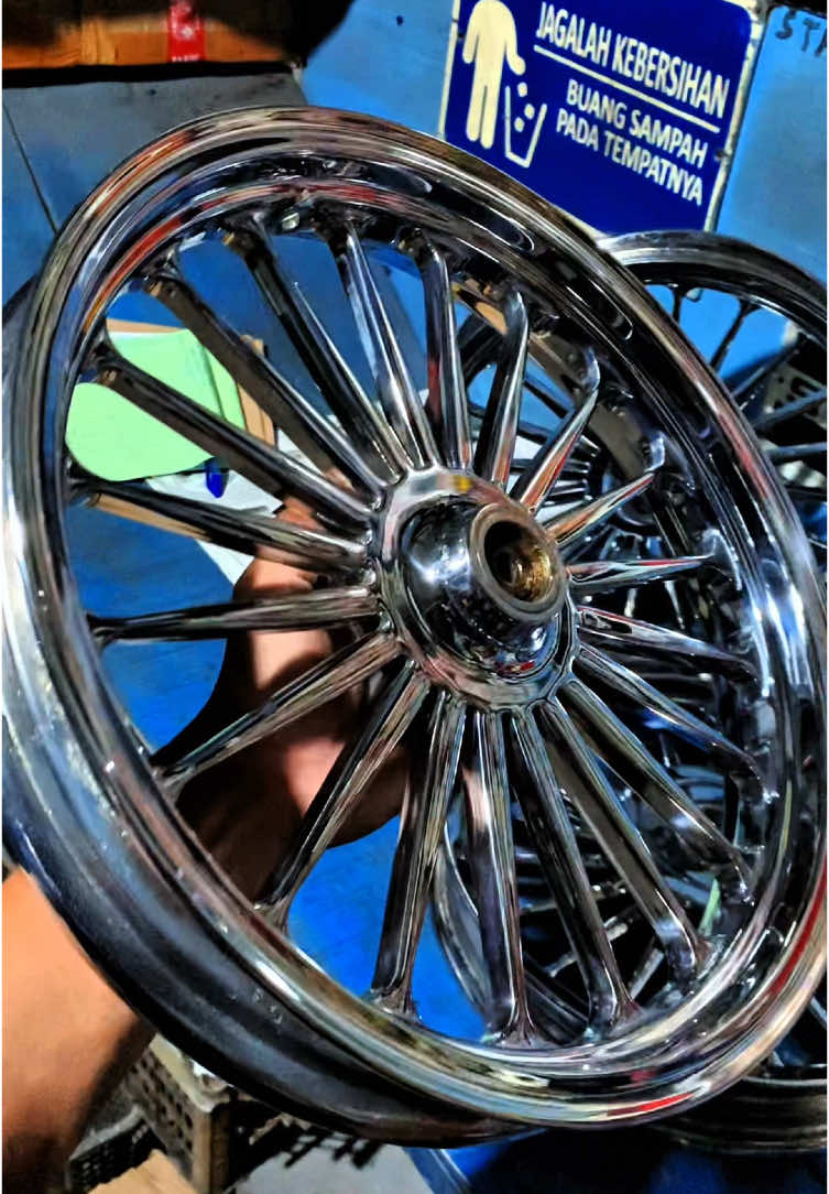 #CapCut MENYALA DAYTONA MATICKU 🔥🔥 #velgdaytona #daytona #chromevelg #velgmotor #polesvelg #velgchrome #Velg #RosiCopyRcbHitam #jasachrome #velganodize #fypp #velgracing #starchromesurakarta 