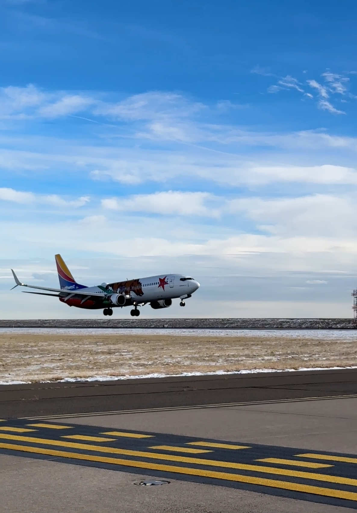 Where’s my California peeps at! #california #californiaone #southwest #southwestairlines #boeing #boeing737 #737 #colorado #denver #denverinternationalairport 