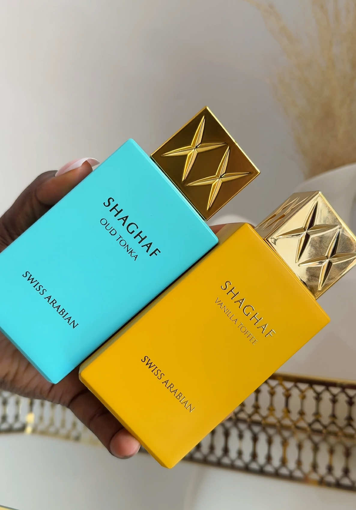 Twinning 👯‍♀️💌. Shop now!! #kikisfragrance #swissarabian #arabperfume #shaghafoudtonka #shaghafvanillatoffee 
