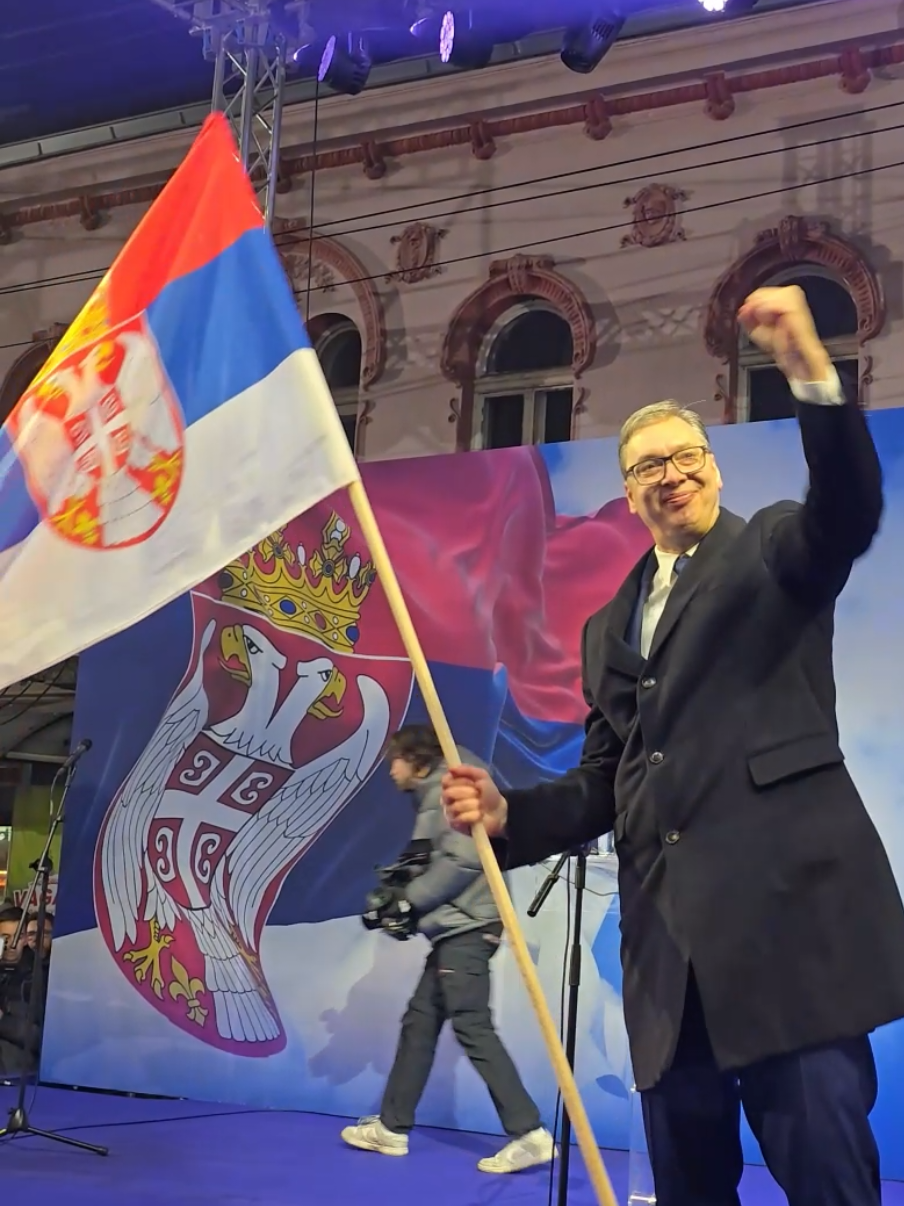 Crveno plavo bela trobojka nas je održala, ona nam je zemlju, glavu i obraz čuvala. Ona nas je uvek ujedinjavala. Da se uvek vijori u našoj Srbiji sa ponosom. Da sačuvamo Srbiju, da živi naša Srbija! Hvala vam na svemu, beskrajno vas volim!  #jasamaleksandar #srbijanesmedastane #srbija🇷🇸 