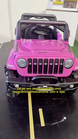🚗💖Segurem a emoção, papais e mamães! Este jipe rosa é o sonho de qualquer aventura! Com luzes que acendem, buzina e até marcha ré, sua pequena vai se sentir em um verdadeiro safári – mas com muito estilo! 🌸✨ 💬 Qual será o destino da primeira aventura dela? Deixe nos comentários! 🛒 Link na bio para garantir o seu agora mesmo! #JipeRosa #AventuraComEstilo #DiversãoGarantida #BrinqueiBrinquedos