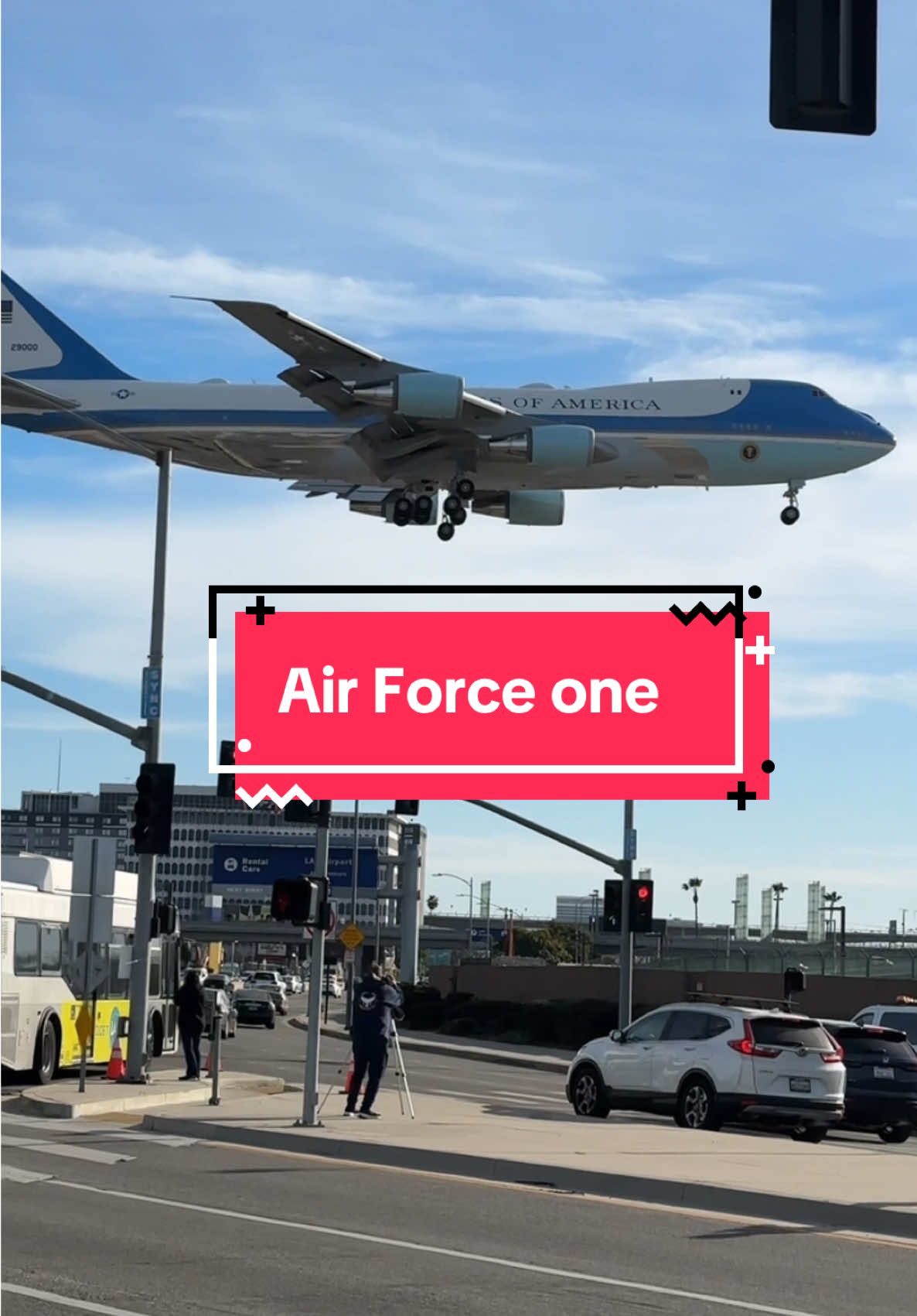 I can’t believe I spotted the Air Force one!😱😱😱 #potus #donaldtrump #airforce1 #lax #boeing 