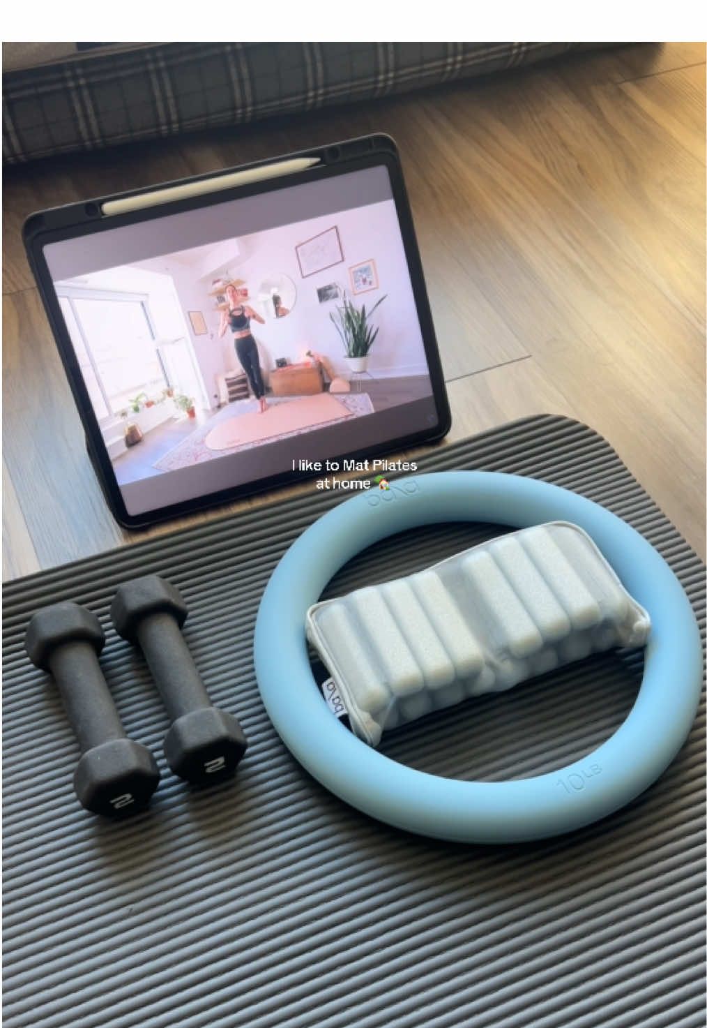 Mat Pilates at home 💕  #matpilates #workout #workout #workoutathome #aesthetic #girlthings #bala  @Shop Bala Bangles @Alo Yoga @Kérastase @amika 