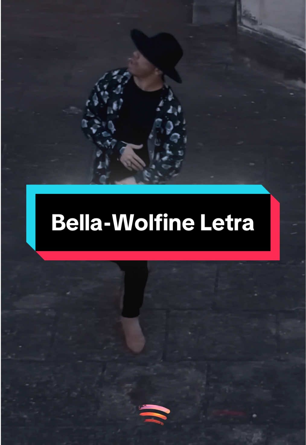 Bella-Wolfine Letra/Lyrics Mujer tan bella y yo con una botella #wolfine #bella #letra #lyric #cancion #song #musica #latino #paradedicar 