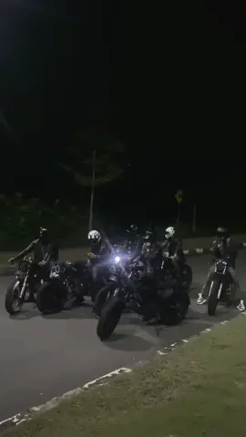 Midnight 🏍️ #motorcustom #bratcafe #caferacer