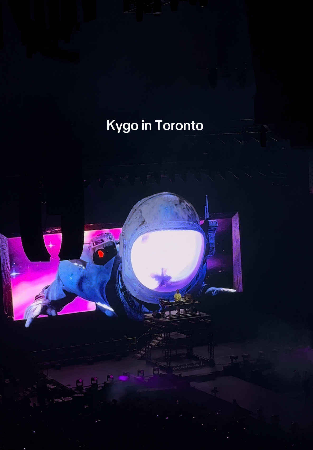 Kygo is such a vibe, especially with these graphics 😍 #kygo #kygotoronto #higherlove #kygoconcert 