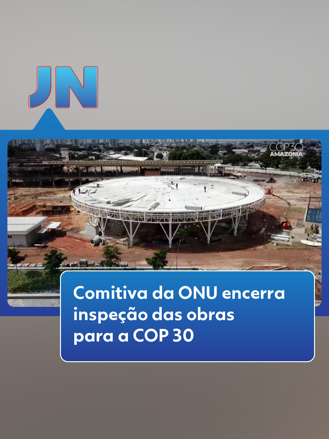 Preparativos para a COP 30 - Uma comitiva da ONU encerrou nesta sexta-feira (24), em Belém, a inspeção das obras para a COP 30, a Conferência das Nações Unidas sobre as Mudanças Climáticas. A delegação da ONU passou a semana na cidade avaliando as estratégias do governo do Pará em áreas como saúde, segurança e hospedagem. A oferta limitada de leitos é um dos desafios para receber cerca de 50 mil pessoas durante a conferência, em novembro. O governo federal deve investir R$ 4 bilhões na preparação de Belém para a cúpula. Mais de 70% das obras estão concluídas no parque que vai concentrar a maior parte do evento. Com o período de chuvas, o ritmo dos trabalhos diminuiu. Mas, segundo o governo, não afeta o cronograma. Saiba mais no #g1 #COP30 #ONU #ConferênciadasNaçõesUnidas #mudançasclimáticas #belém #JN #tiktoknotícias