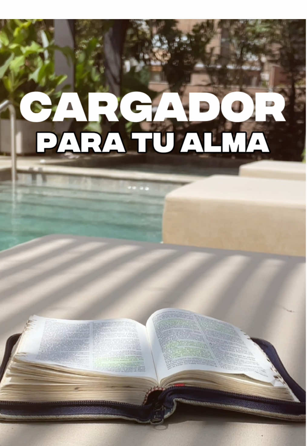 Tu celular necesita carga , pero tu alma también.  📱⚡ La batería espiritual también se agota con el estrés, la ansiedad y las preocupaciones del día a día. La mejor fuente de energía para tu vida no está en un enchufe, sino en la Palabra de Dios. 📖✨ Conéctate con Él, recarga tu fe y encuentra la paz que solo Su amor puede dar. 💛  #CargadorParaTuAlma #RenuevaTuEspíritu #PalabraQueDaVida #palabradeDios #biblia #jovenescristianos #videoscristianos 