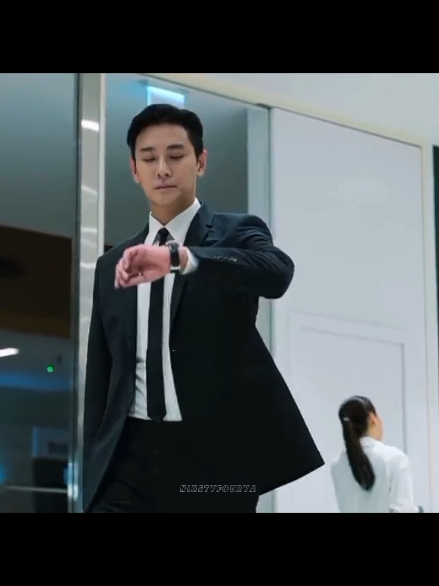 He is so attractive 🫠 I'm on my knees 🧎🏻‍♀️ #thetraumacodeheroesoncall #jujihoon #kdrama #fyp 