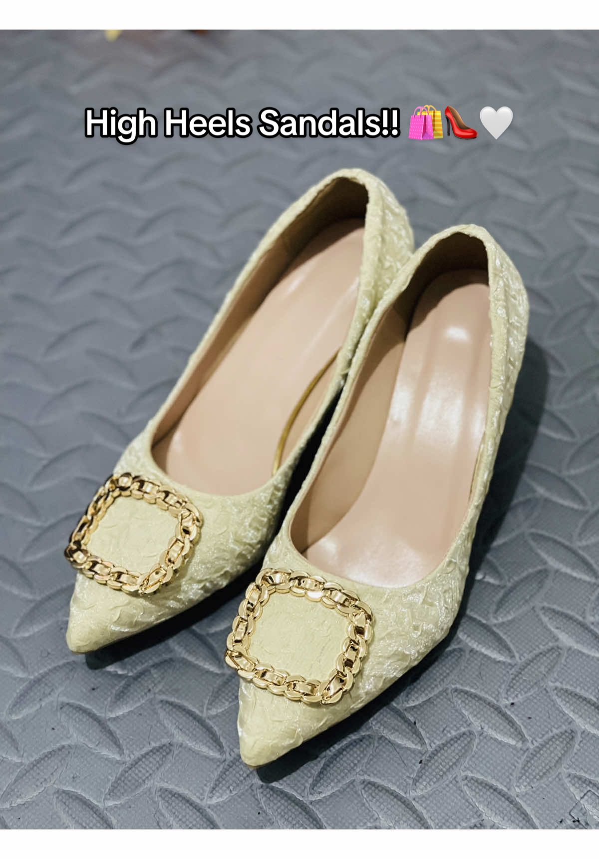 checkout na kayo!! 🛍️👠🤍