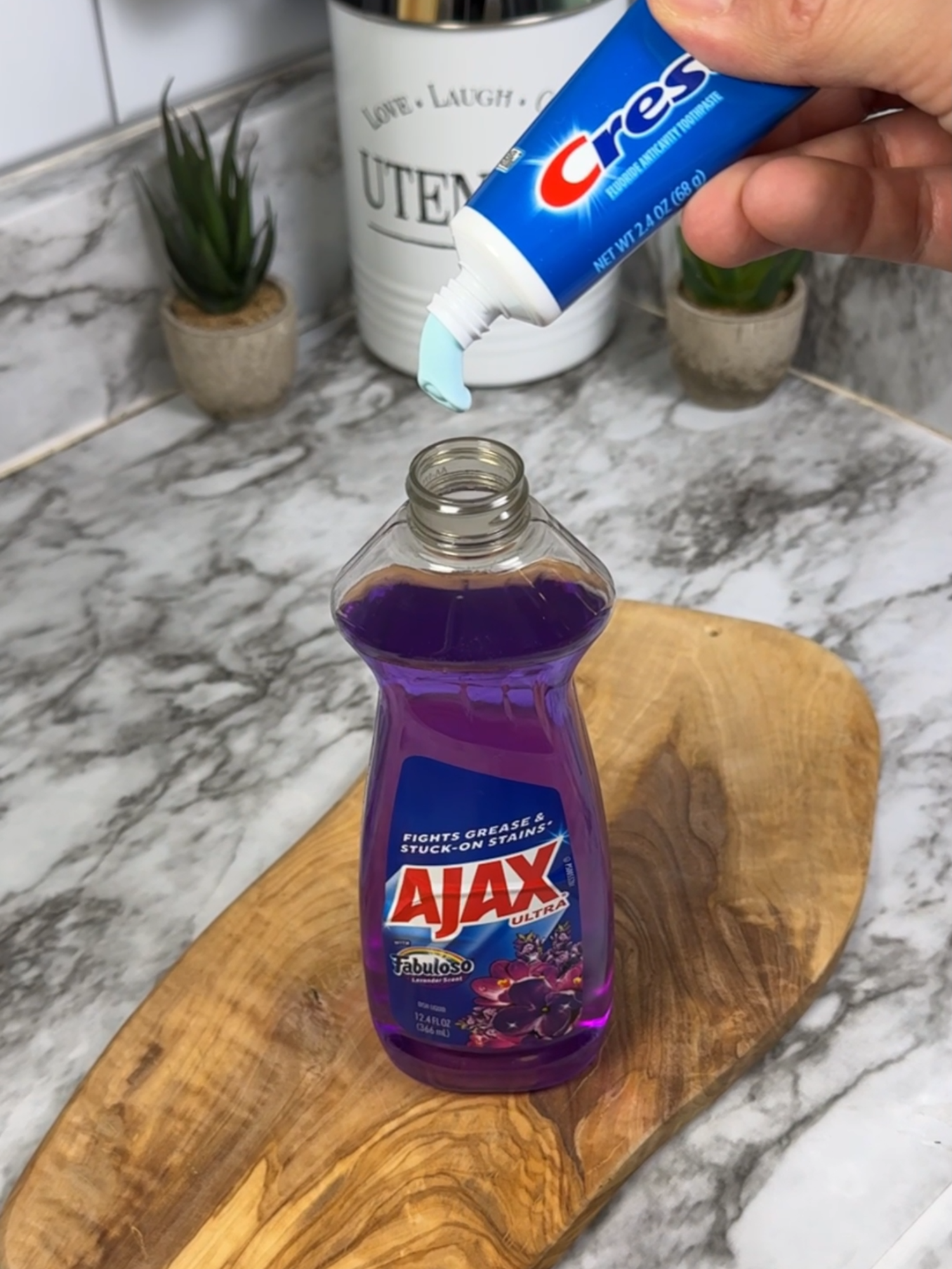 You’ve been cleaning wrong all along (Toothpaste and detergent will shock you!) 🧴#cleaninghacks #lifehacks #homehacks