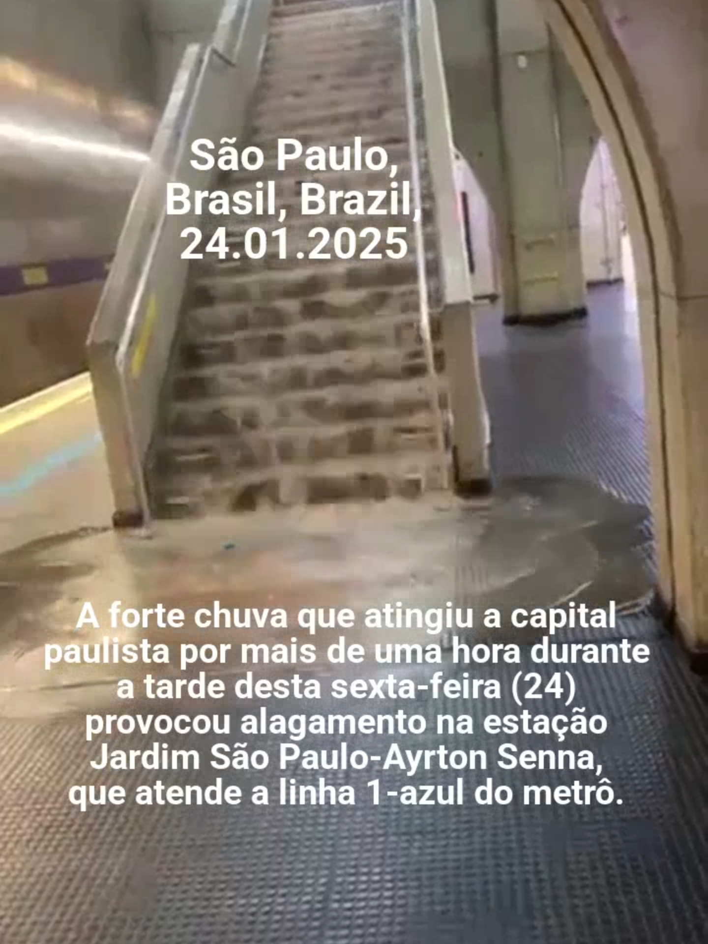 Metrô de São Paulo alaga após chuvas fortes... As #chuvas fortes em #SãoPaulo nesta 6ª feira (24.jan.2025) alagaram o metrô da capital paulista e fizeram passageiros segurar os corrimãos contra a correnteza. A Defesa Civil emitiu um alerta severo sobre o temporal durante a tarde, recomendando que as pessoas buscassem abrigo em locais seguros. O temporal alagou estações da Linha 1-Azul do metrô, que registrou goteiras dentro dos vagões. Vídeos compartilhados nas redes mostram o caos na cidade. A grande quantidade de água levou passageiros a ficarem “ilhados”. ... Chuva em SP: estação de metrô alaga e tem “cachoeira” na zona norte; veja Metrô informou que acionou o sistema Paese para atender aos passageiros das estações #Jardim São Paulo e Tucuruvi #flood #flooding #floods