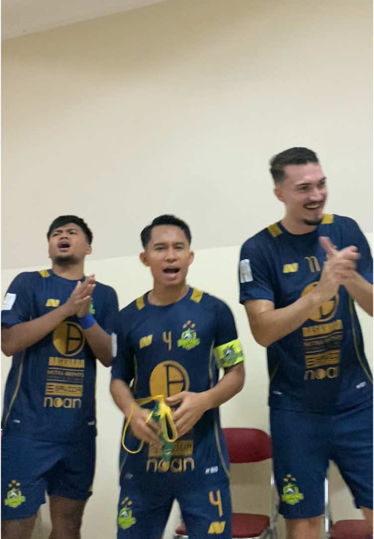 Lagu kebanggaan mulai berkumandang , lets’go team 💚🔥  #profutsalleague #champions #bintangtimursurabaya #surabaya #futsal #futsalindonesia #futsalplayer #futsalprofissional #sepakbola #pfl 