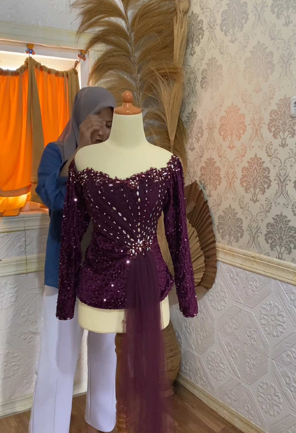 Kebayanya gak sampai 400rbuan aja sudah dapet kebaya cantik seperti ini 🥰#kebaya #kebayamodern #kebayawisuda #kebayatunangan #kebayasinden #kebayalamaran #sewing #sewingtiktok #fyp #fypシ゚viral #fypage #fyppppppppppppppppppppppppppppppppppp 