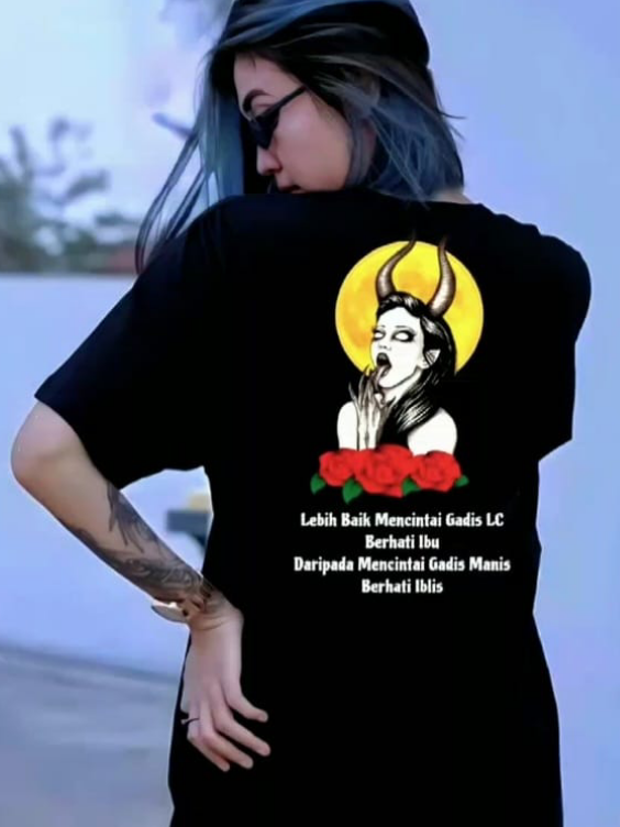 Lebih Baik Mencintai Gadis LC Berhati Ibu Daripada Mencintai Gadis Manis Berhati Iblis😭 #kaosmotivasi #kaoskatakata #kaosdistro #kaosharian #tshirt #kaoslokal #karimakestore 