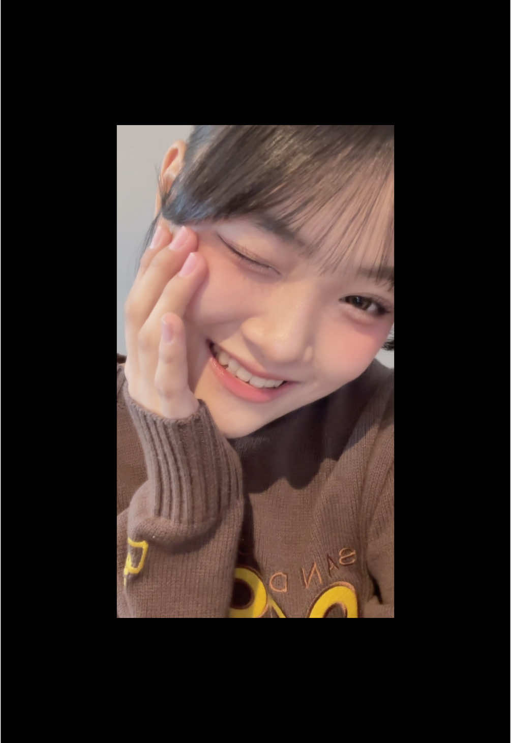みなさん！20万人本当にありがとうございます！！😭❤️‍🔥 これからも！あこらしく、どんどんいろんな人に知ってもらえるように、頑張っていくので！ みんな応援してくださぁい！！❤️‍🔥❤️‍🔥 みんなー！大好き！！！！！！