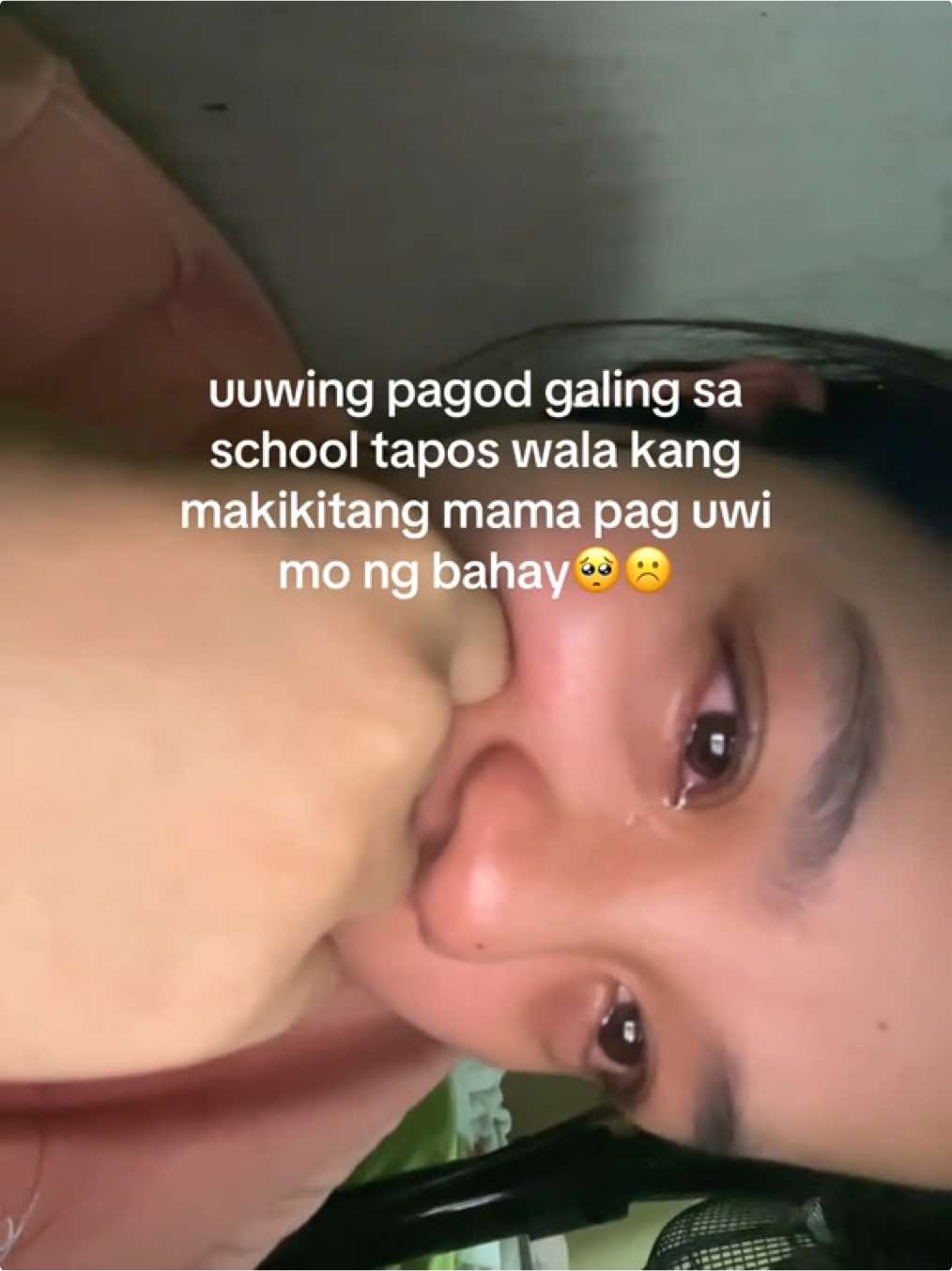 at the age of 17, hindi ko pa din kayang makitang umalis si mama papuntang abroad, hirap pag wala si mama☹️☹️ #fyp #foryou #unsaidfeelings #foryoupage 