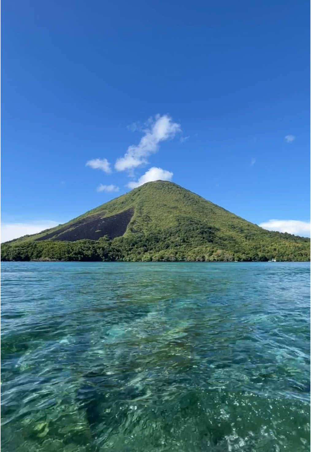 memenuhi wishlist di awal 2025🏔️✅ #bandanaira #malukupride🏝🔥 #fyp #foryou 
